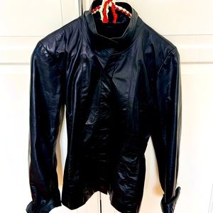 Beautiful 🤩 Good as new M0851 black leather jacket. You won’t want to miss ❤️